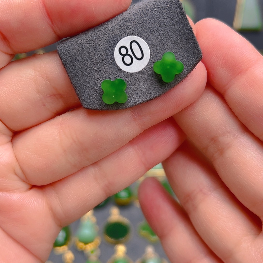 和田玉18K金镶嵌耳饰