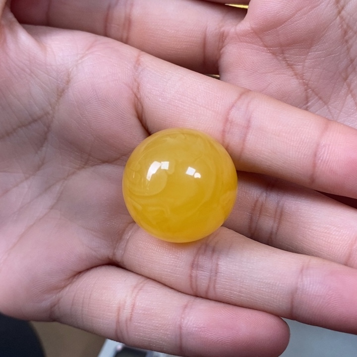 琥珀裸石未镶嵌圆珠