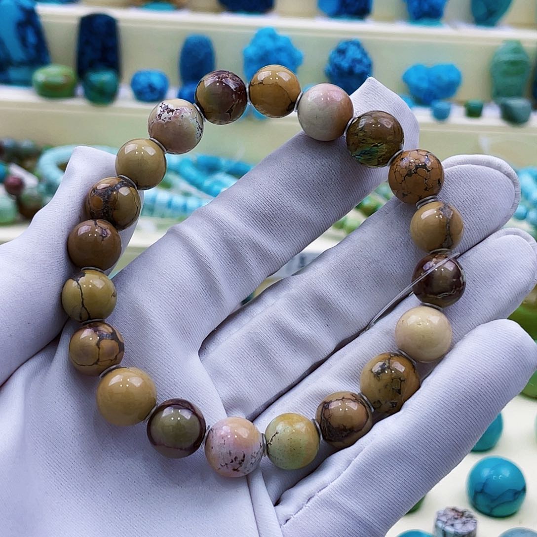 绿松石颈饰未镶嵌