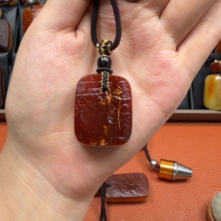 蜜蜡未镶嵌吊坠(赠链)