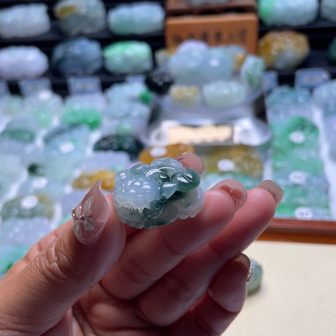 翡翠颈饰未镶嵌清*貔貅