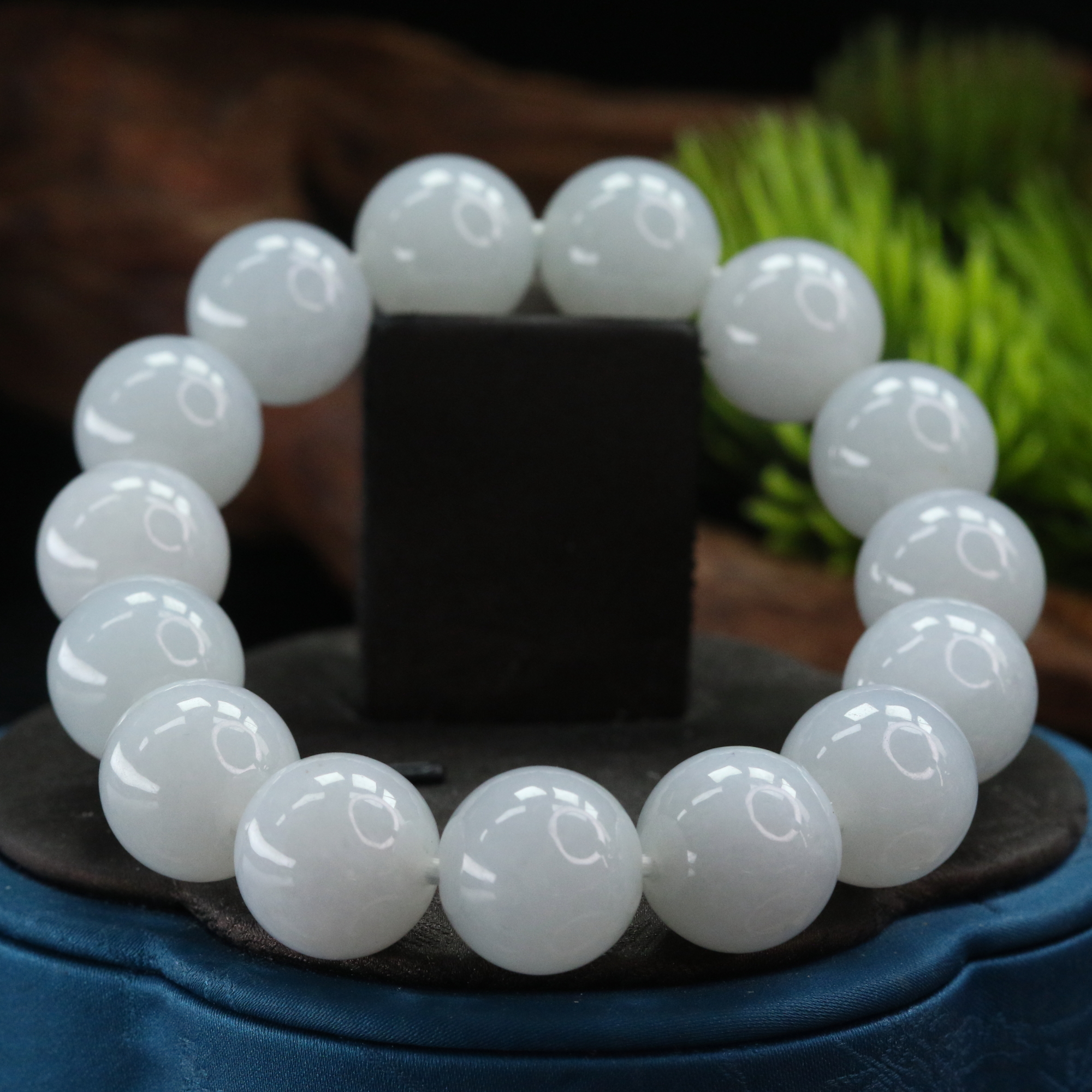 lot23天然缅甸翡翠A货冰手串/700435保利厦门拍卖