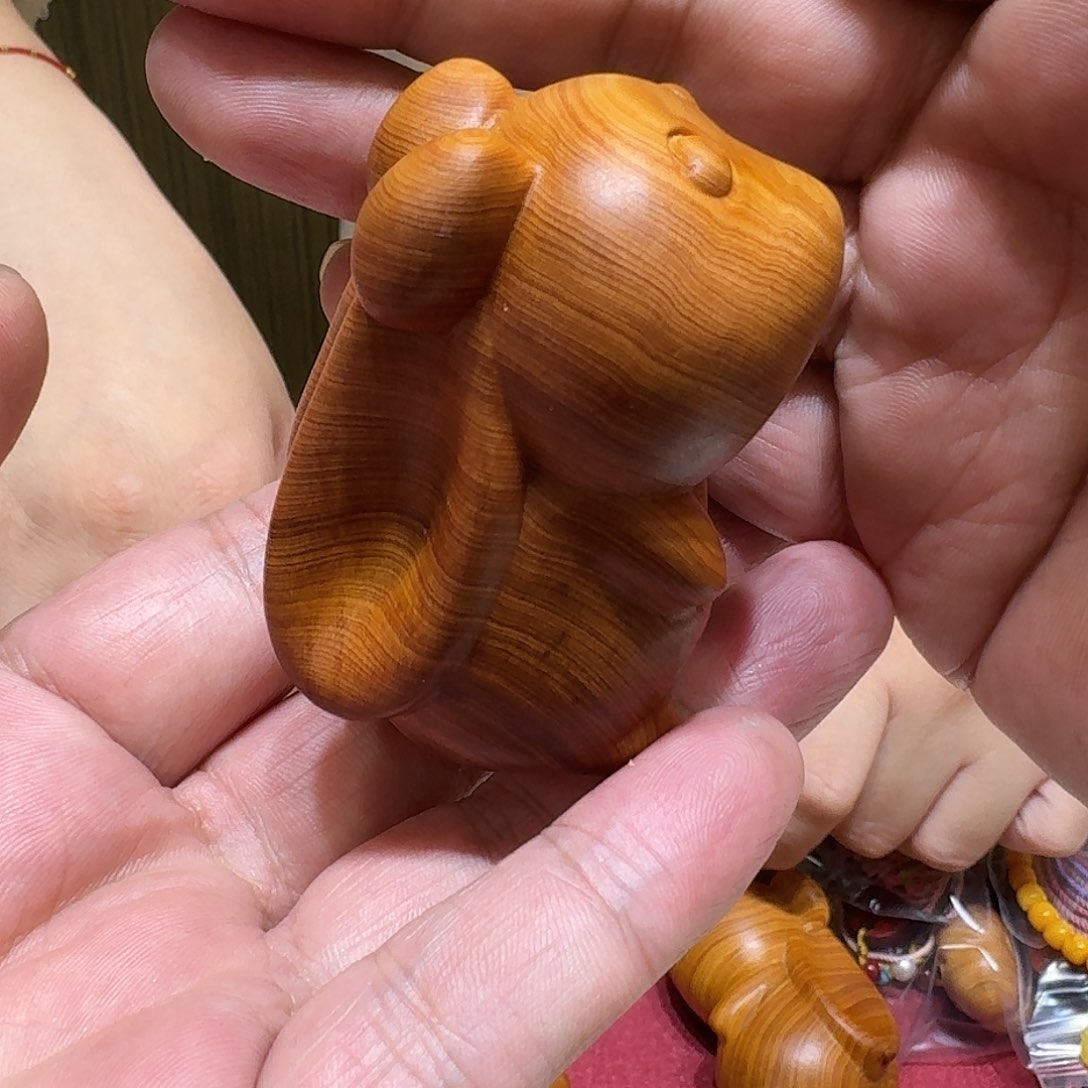 崖柏不太好看的兔子