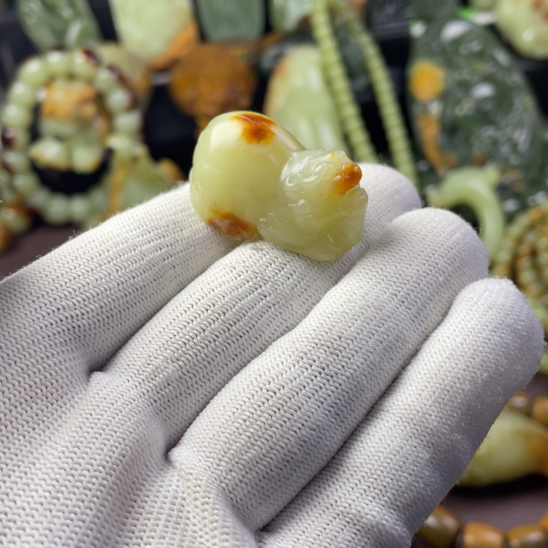 岫岩河磨玉（透闪石质玉）未镶嵌颈饰