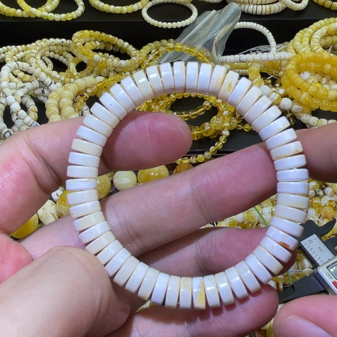 未镶嵌琥珀珠宝奇石