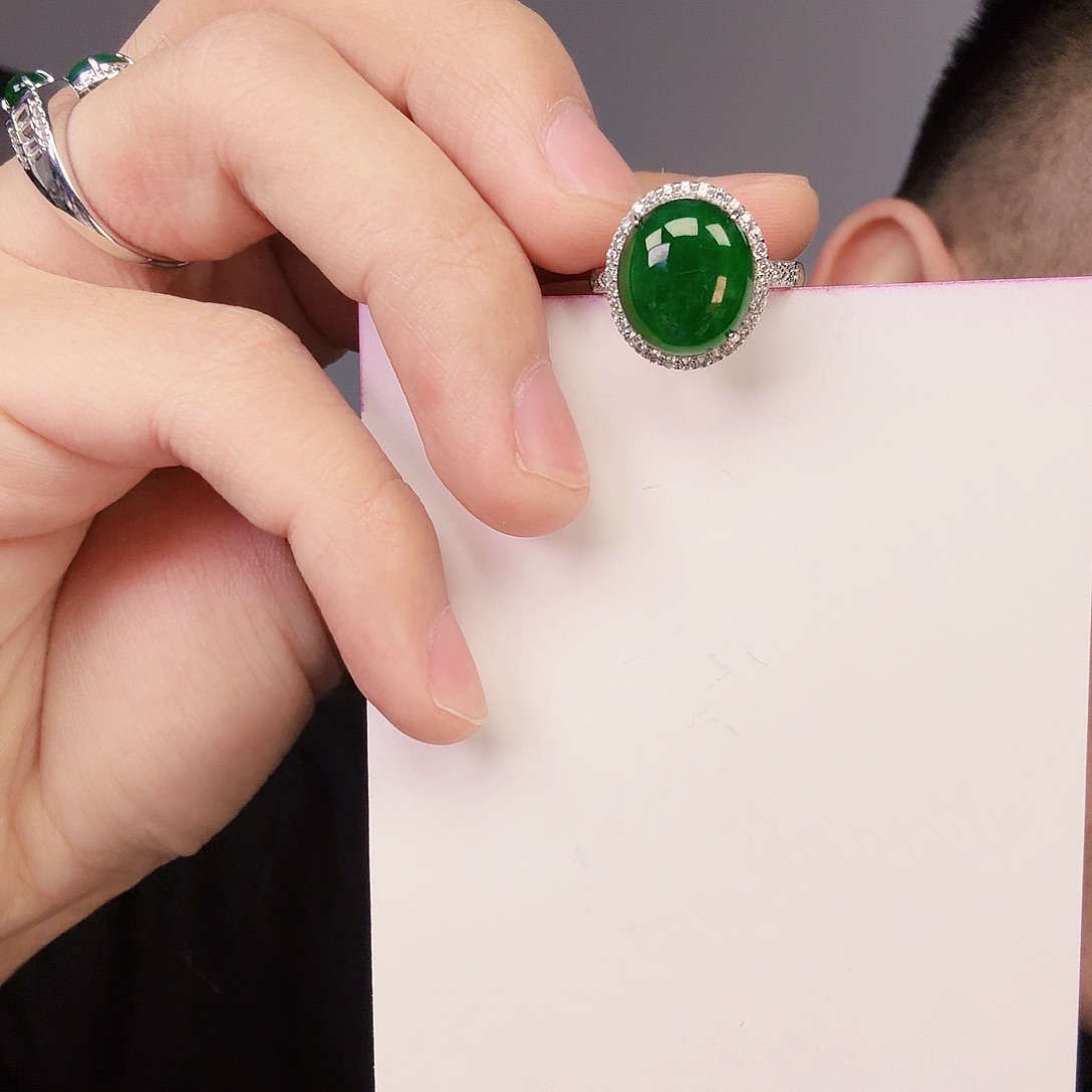 翡翠颈饰未镶嵌一件