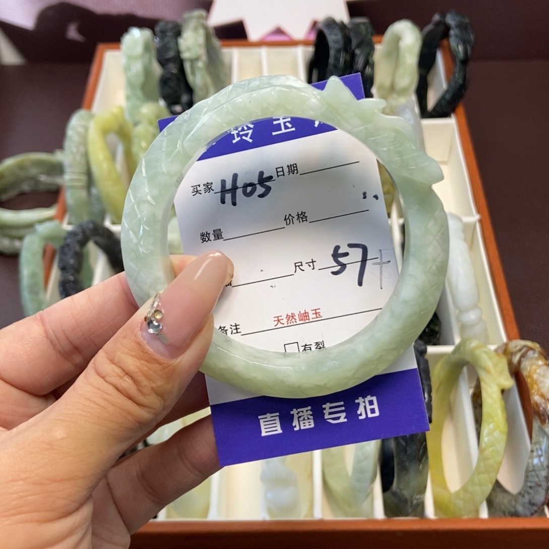 蛇纹石玉手镯未镶嵌