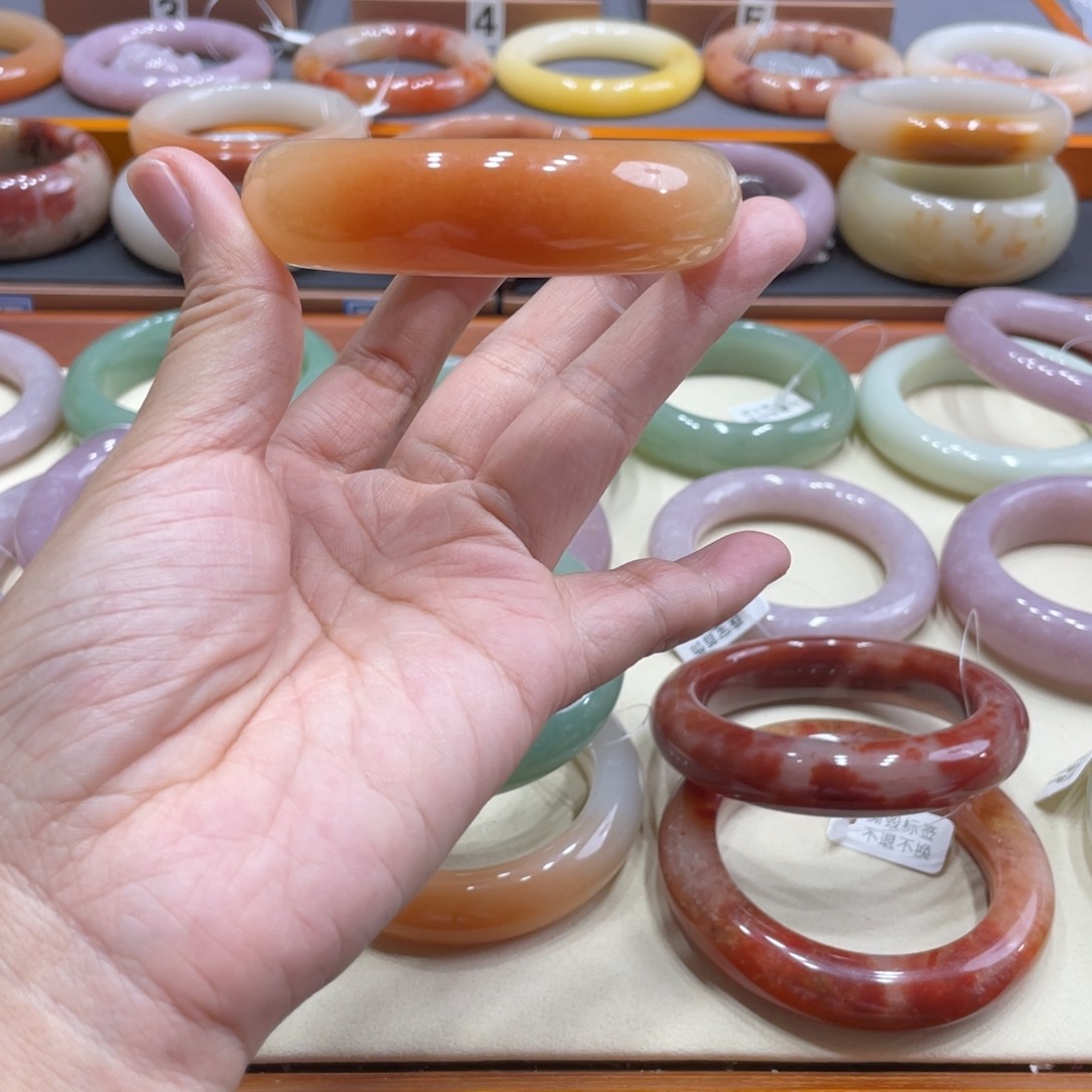 石英质玉手镯未镶嵌不****ʃ