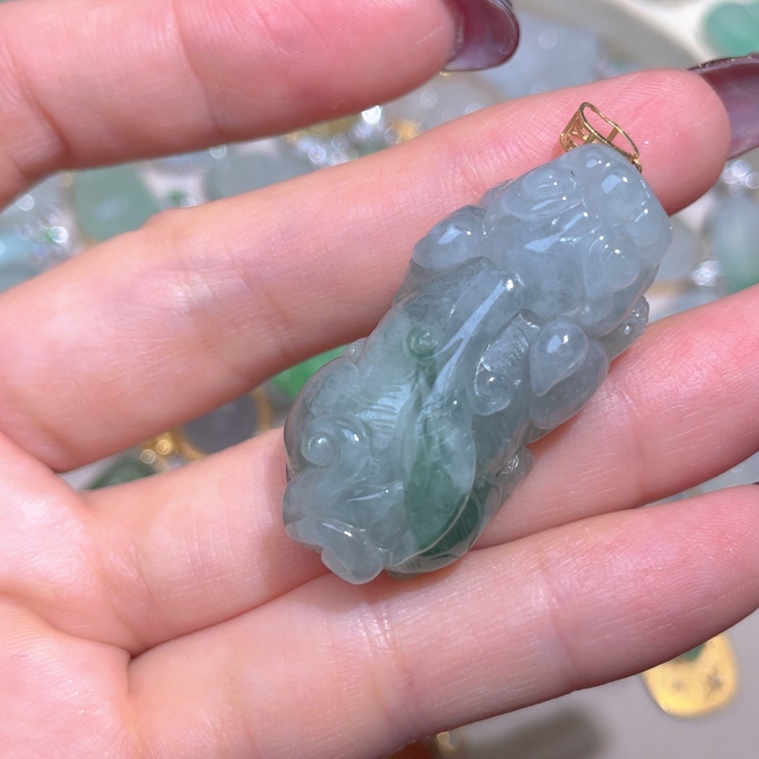 翡翠颈饰18K金镶嵌翡翠