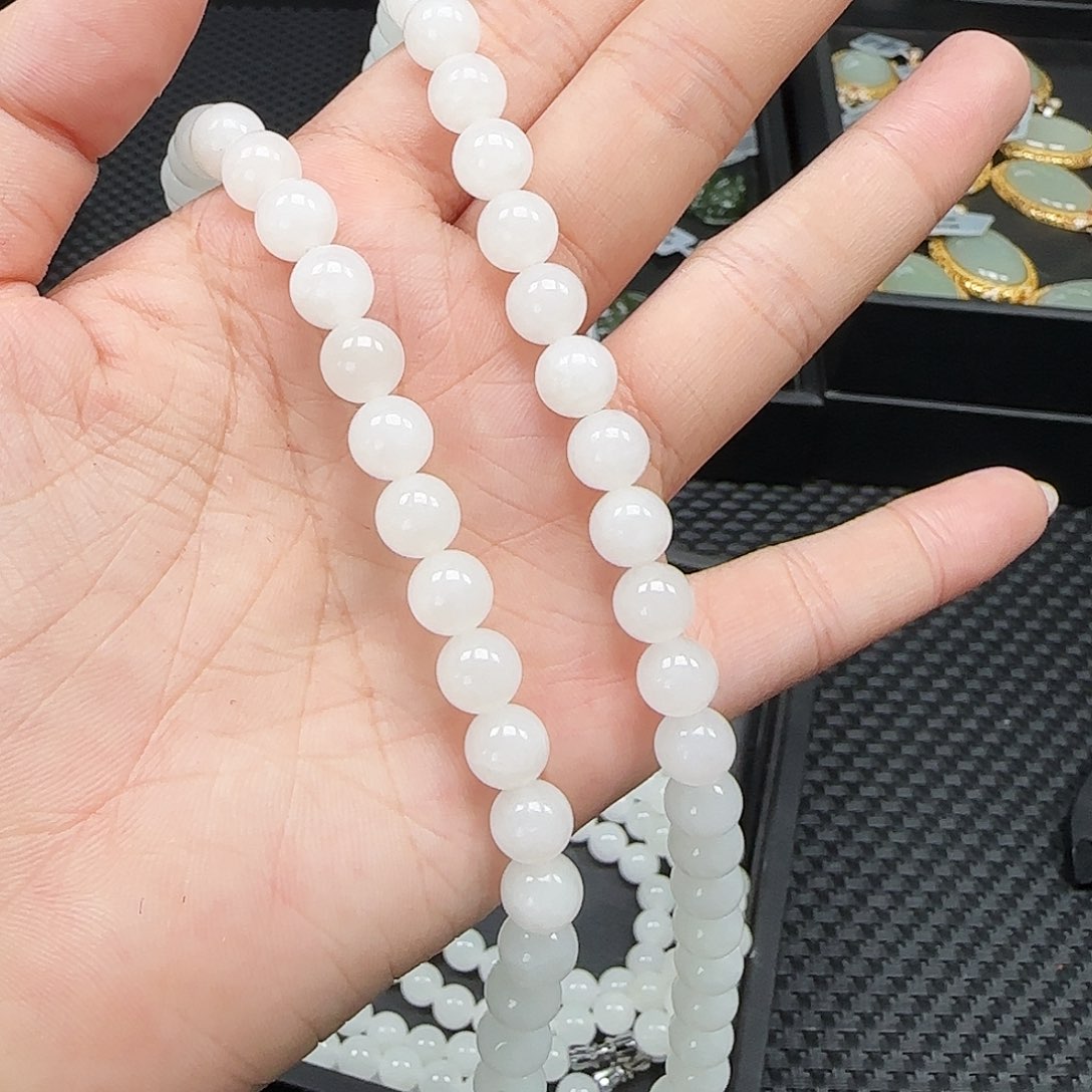 和田玉未镶嵌颈饰一条