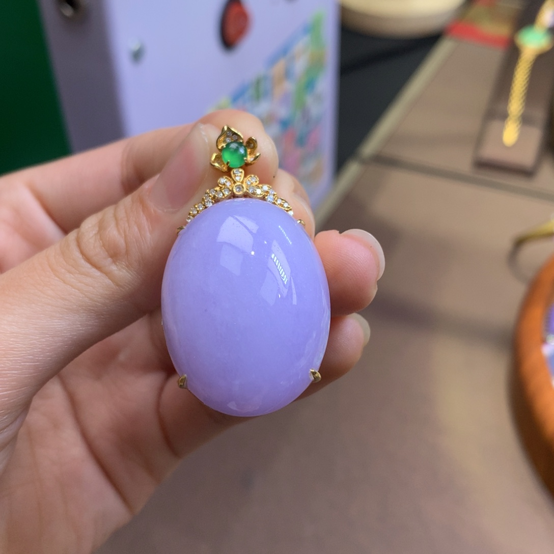 翡翠18K金镶嵌颈饰翡翠