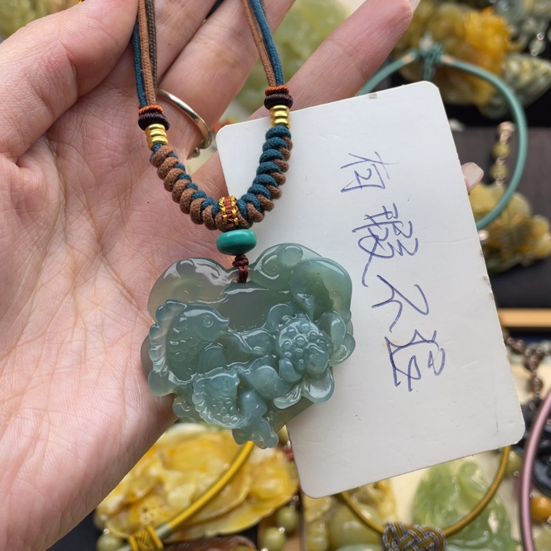 蛇纹石玉颈饰未镶嵌