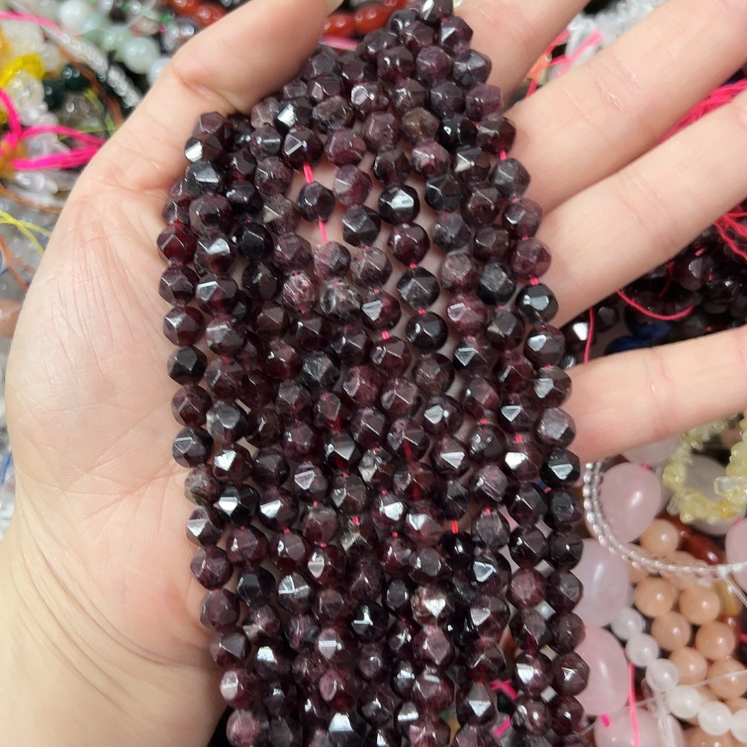 玛瑙/玉髓未镶嵌珠宝半成品，卡7石榴石切面一条