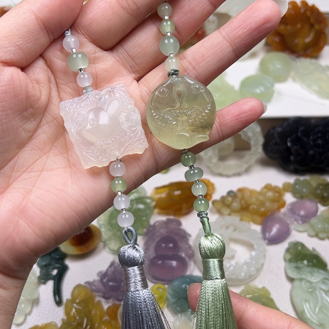 蛇纹石玉未镶嵌颈饰