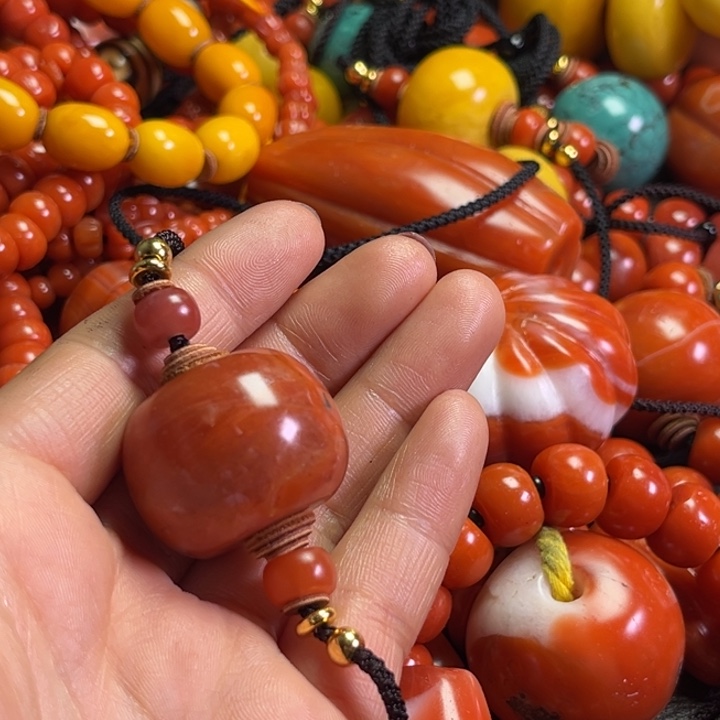 颈饰琉璃小*琉璃……….