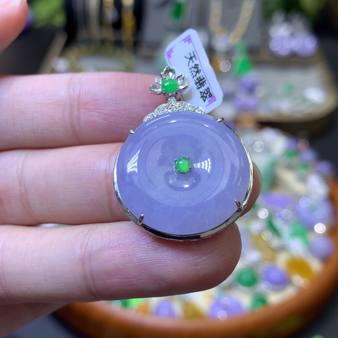 颈饰18K金镶嵌翡翠