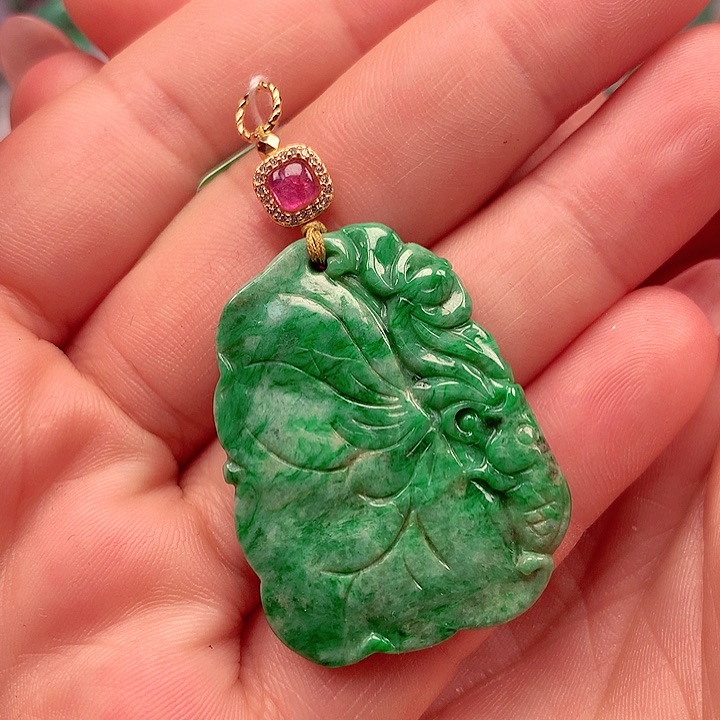 翡翠颈饰未镶嵌翡翠