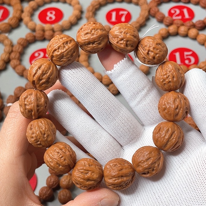 文玩核桃手串红油皮龙骨小八棱19mm