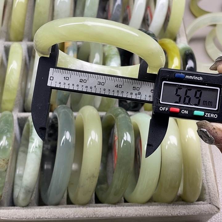 蛇纹石玉未镶嵌手镯328