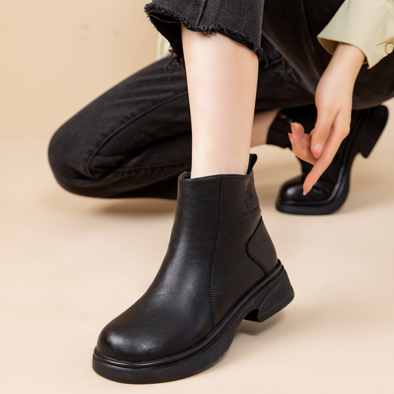 真皮软底短靴妈妈鞋子棉鞋加厚洋气中老年皮鞋女鞋2025冬季新款