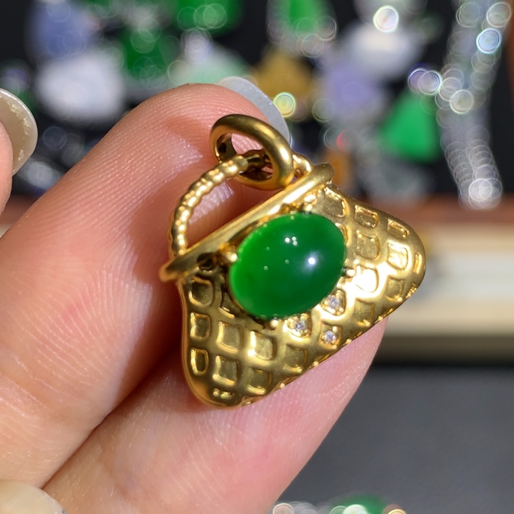 翡翠18K金镶嵌颈饰8、