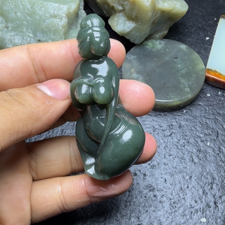 东***朋和田玉（糖玉）未镶嵌珠宝奇石
