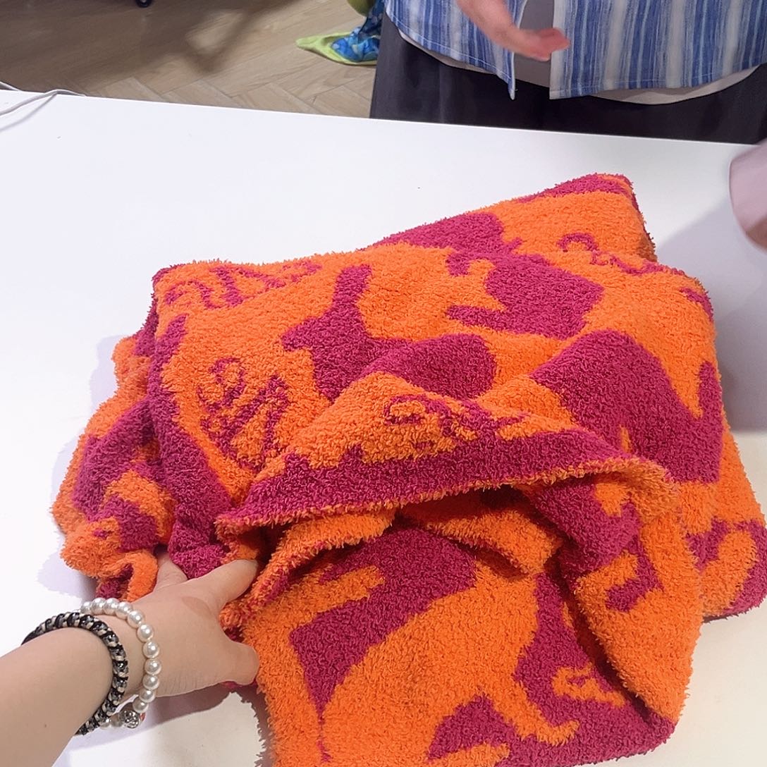 毛绒兔纹毯120*150