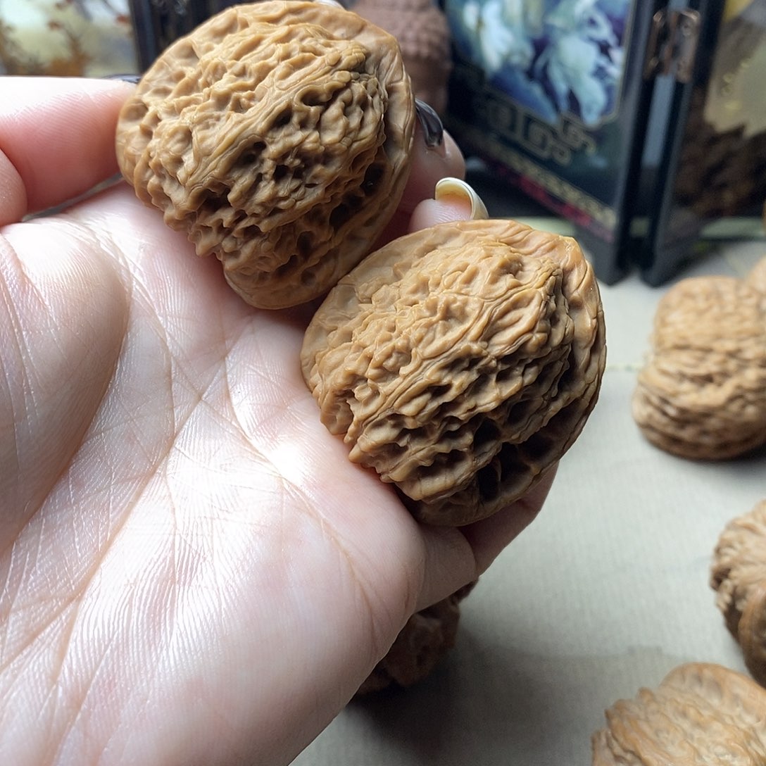 秋***.文玩核桃吊坠南疆石