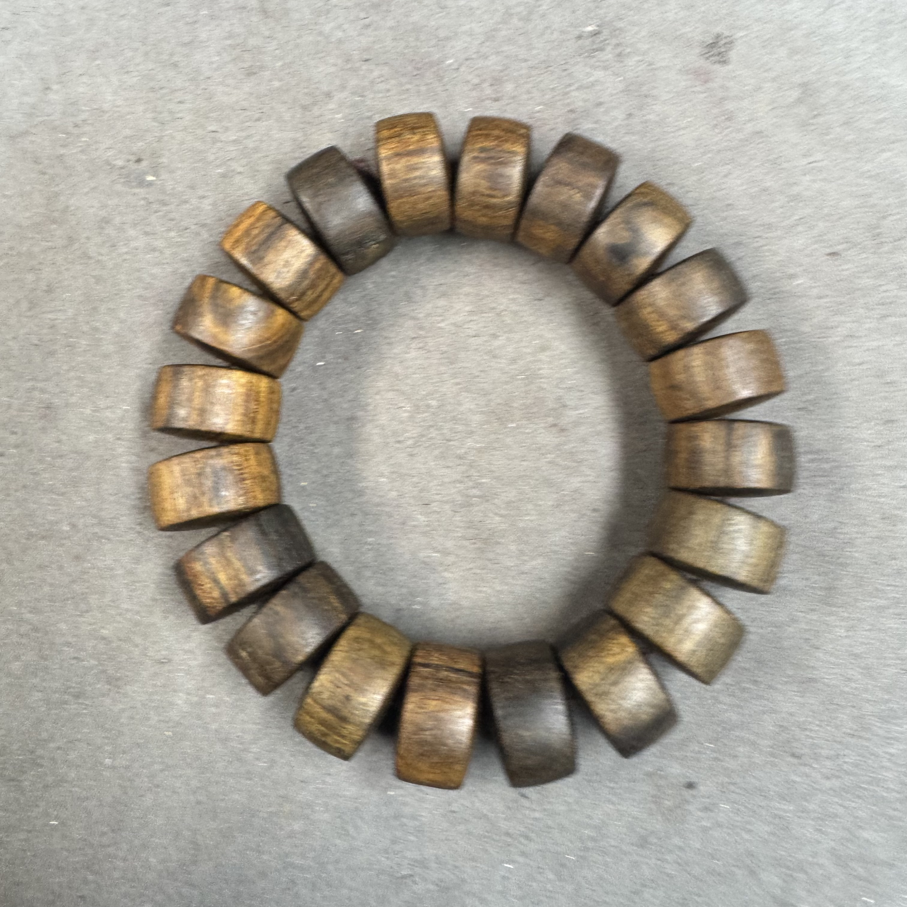 B812沉木桶珠手串