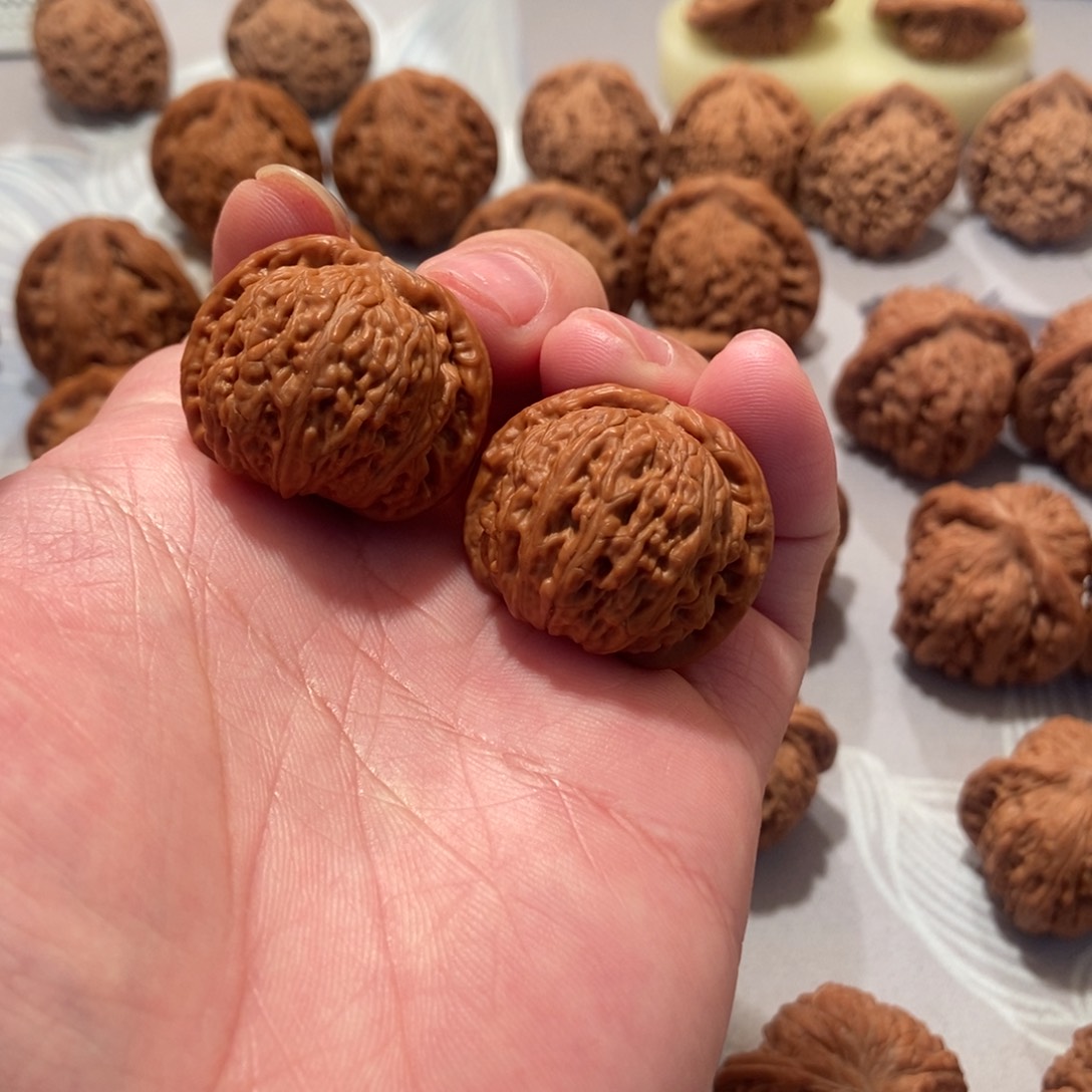 文玩核桃吊坠是***啊白狮子