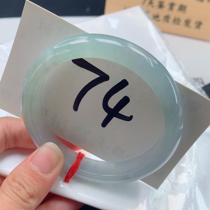 翡翠手镯未镶嵌冰幻彩