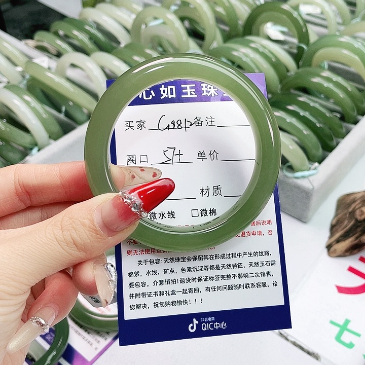 和田玉手镯未镶嵌一***啊