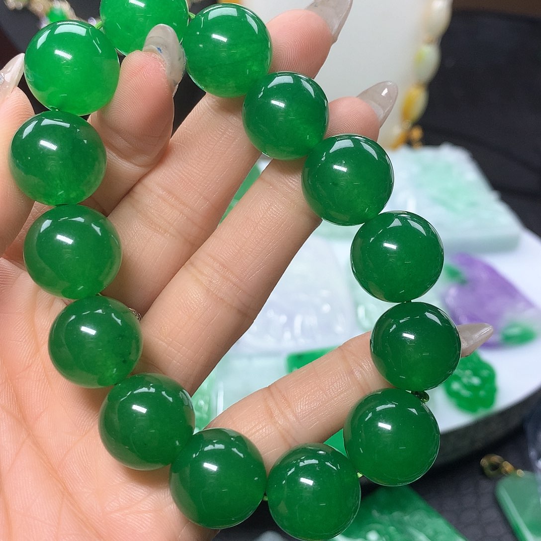 翡翠吊坠(赠链)未镶嵌