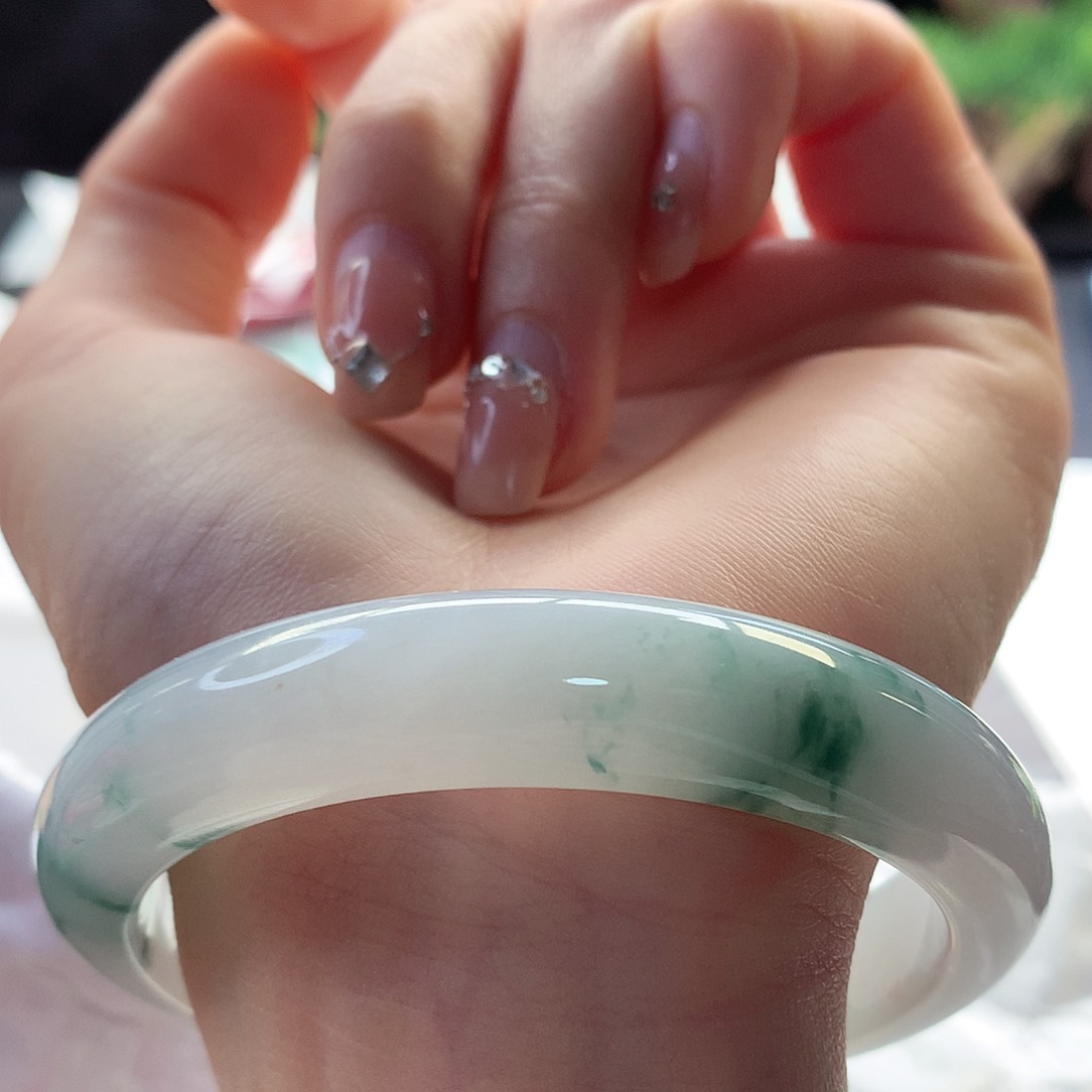 翡翠手镯未镶嵌天然翡翠59-60飘绿意境飘花大气