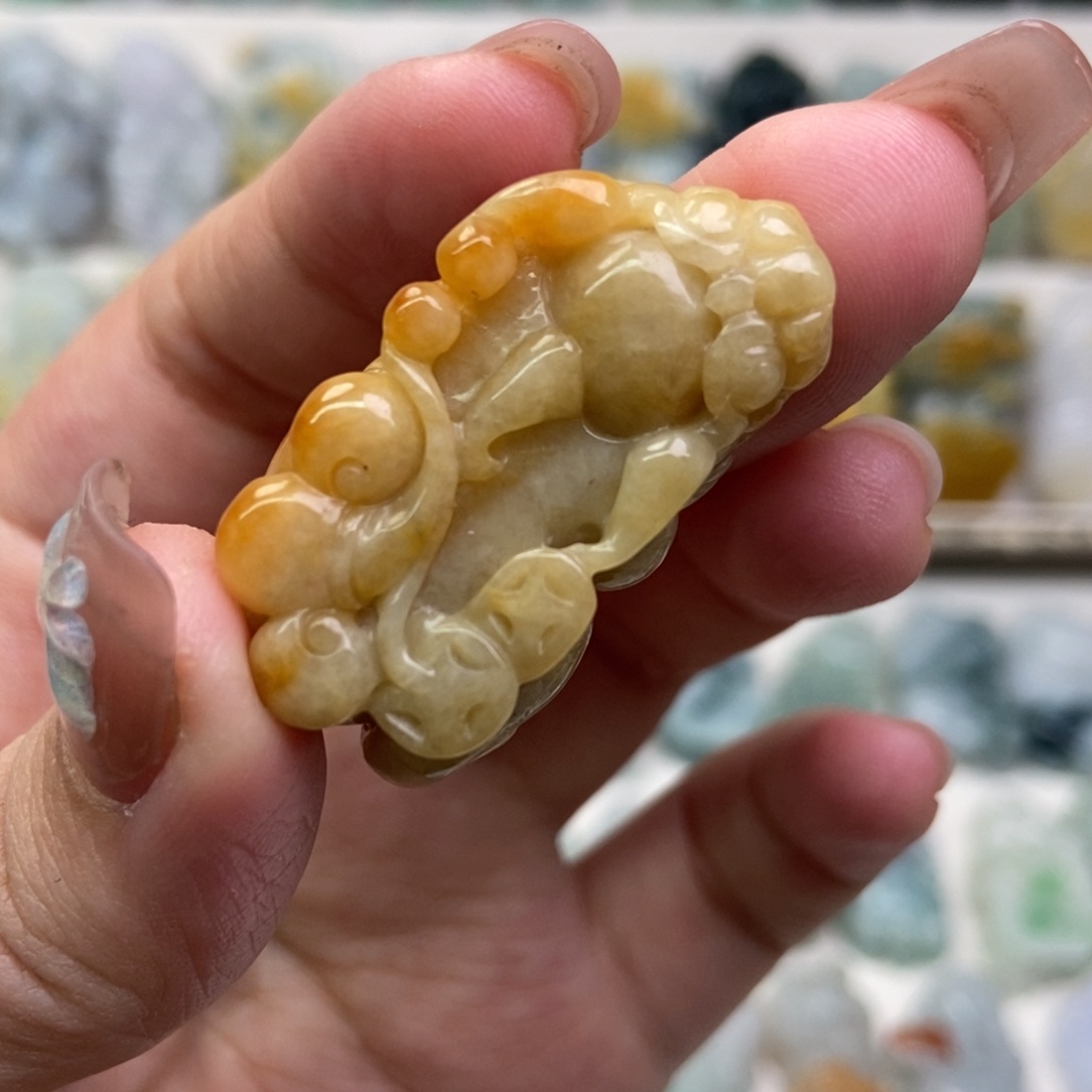 翡翠吊坠(赠链)未镶嵌