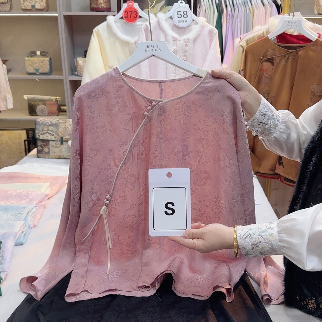 L***Q非遗传承人的精神风貌和精神风貌