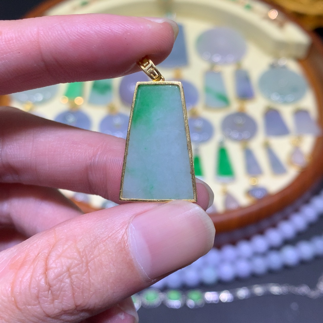 翡翠吊坠(不含链)18K金镶嵌