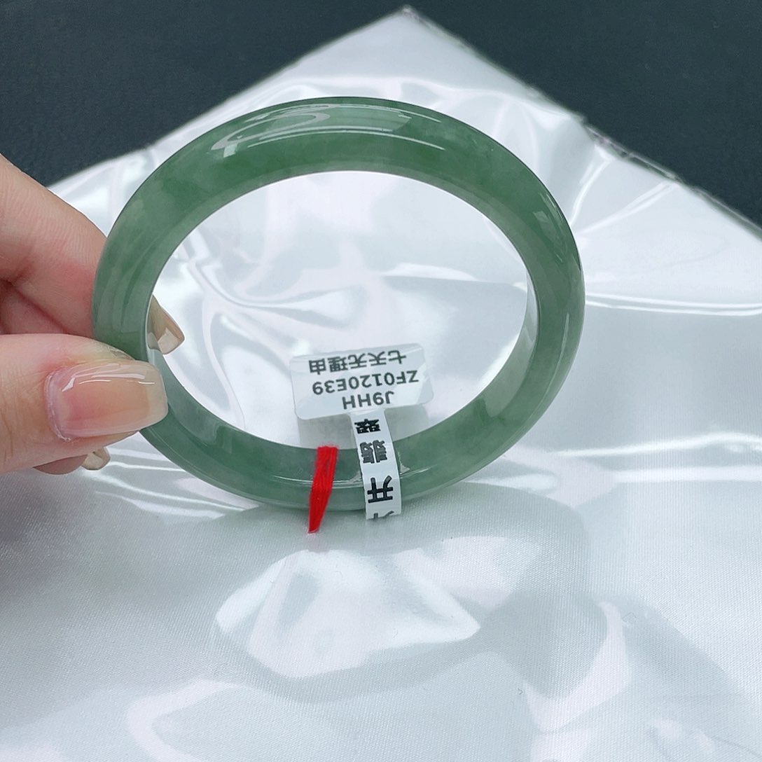 翡翠手镯未镶嵌正58