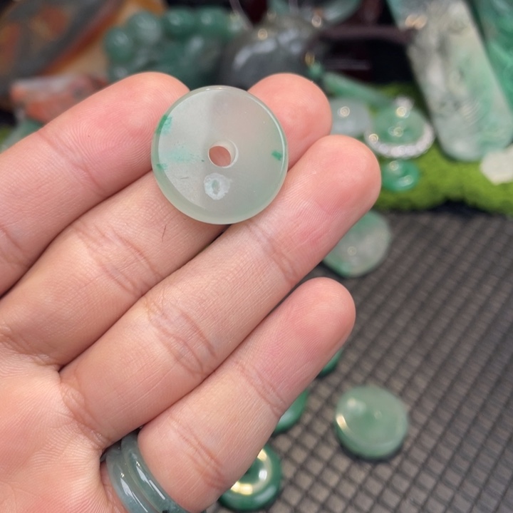 石英质玉未镶嵌颈饰