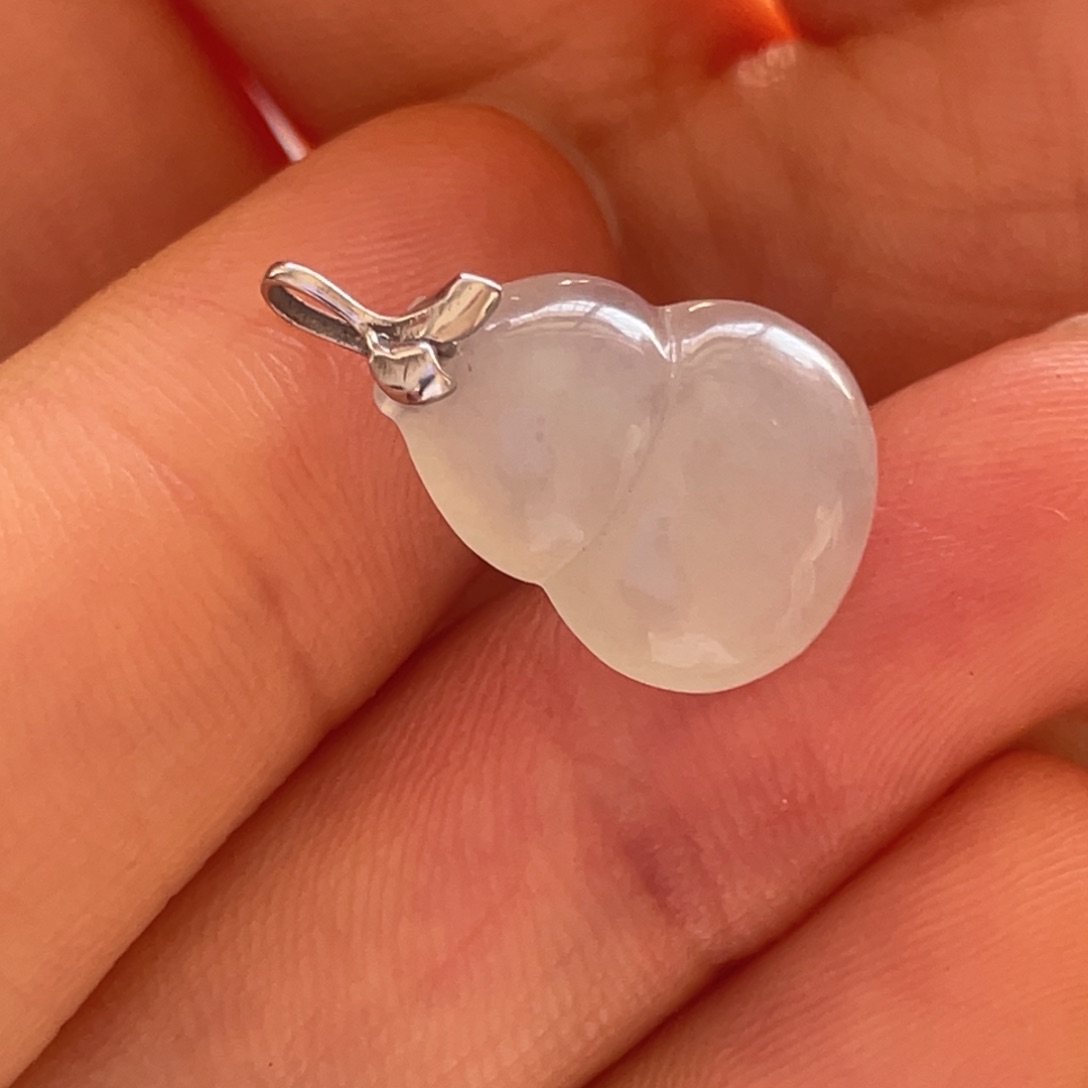 翡翠18K金镶嵌颈饰葫芦