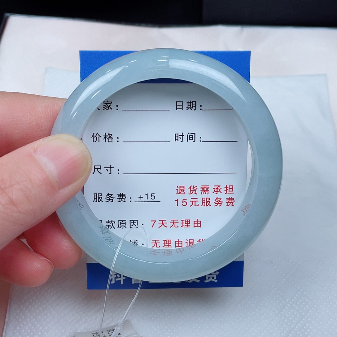 翡翠手镯未镶嵌张****?