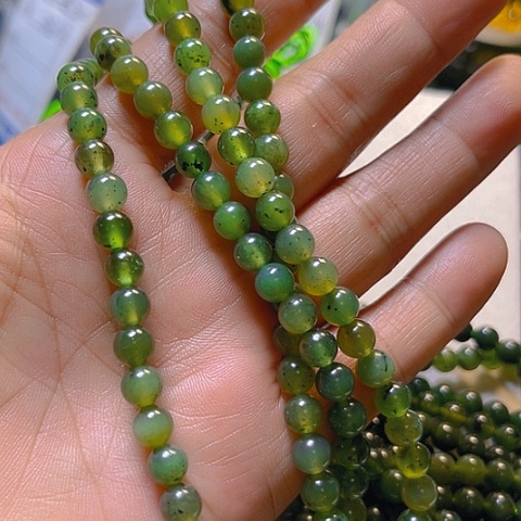 蛇纹石玉颈饰未镶嵌顽***强