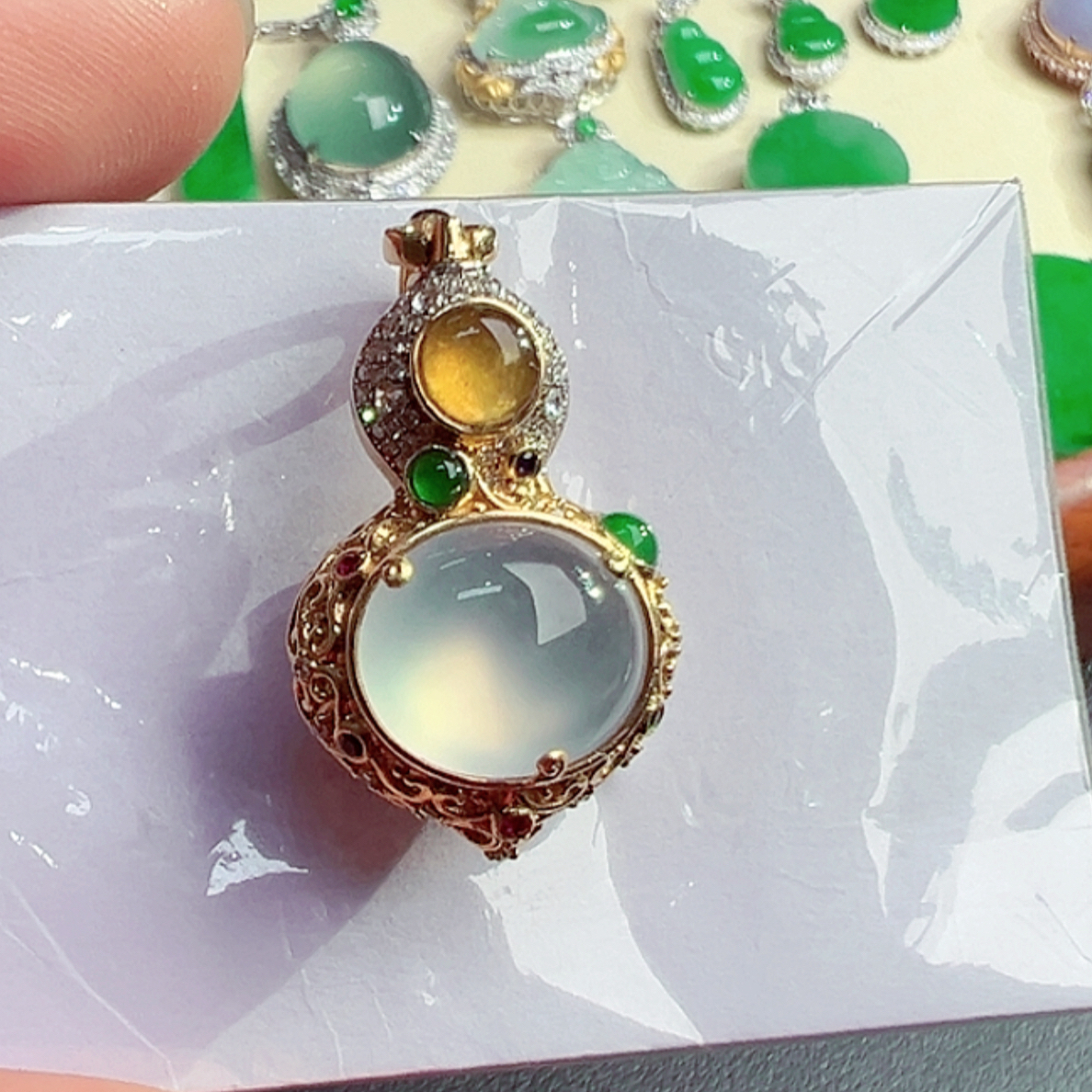 金镶白冰翡翠蛋面贵气设计