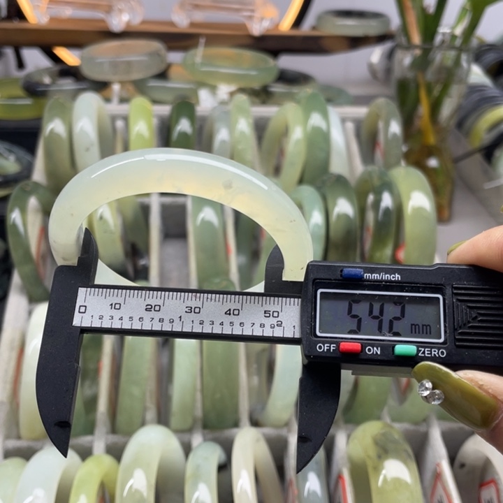 蛇纹石玉手镯未镶嵌32