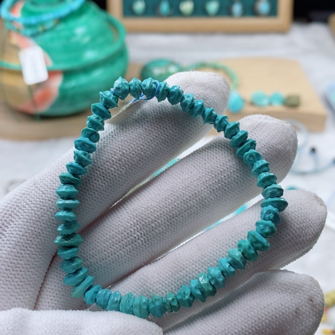 绿松石颈饰未镶嵌