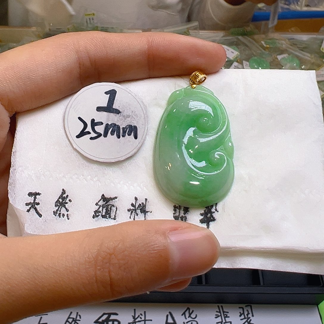 翡翠颈饰18K金镶嵌翡翠