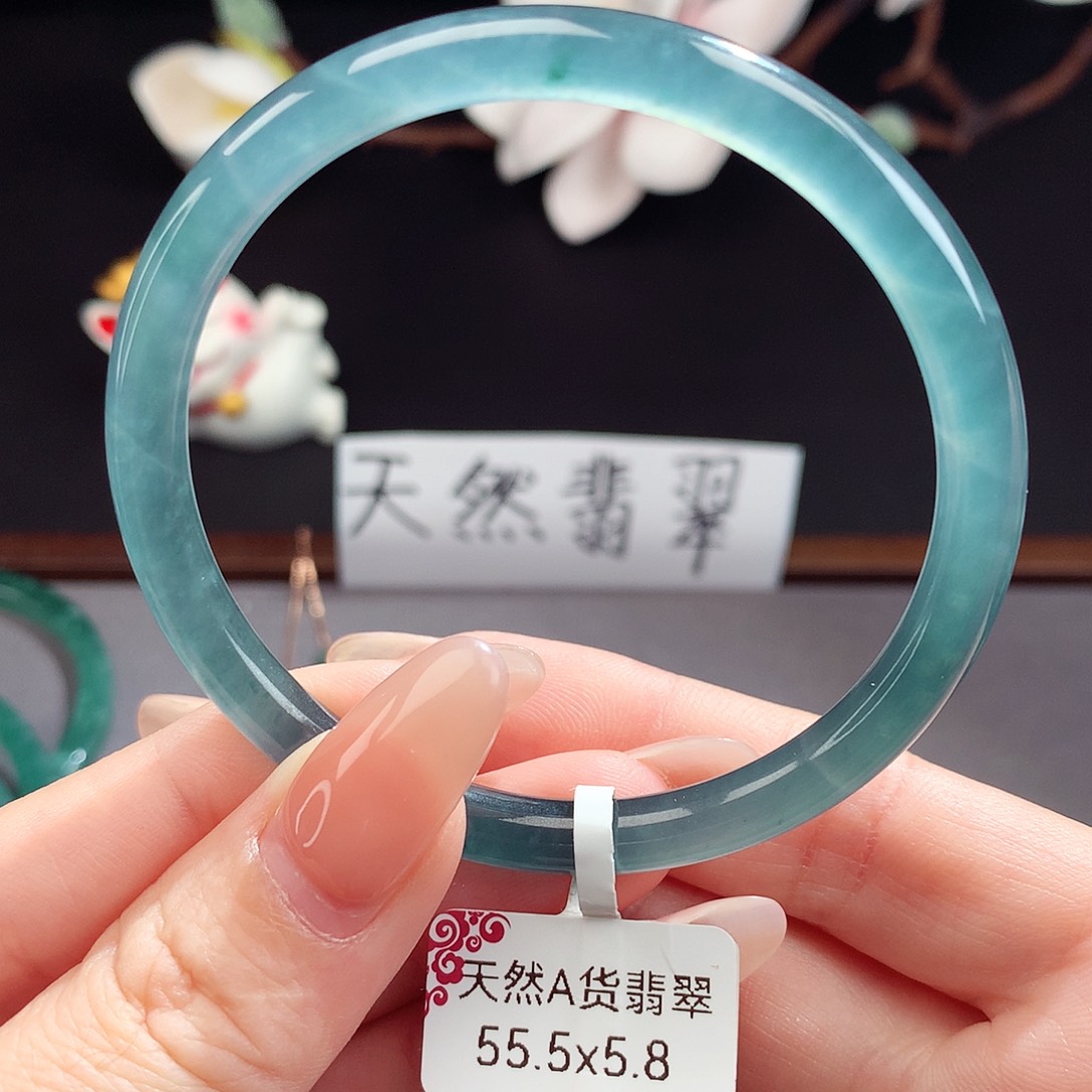 翡翠手镯（圆镯）未镶嵌
