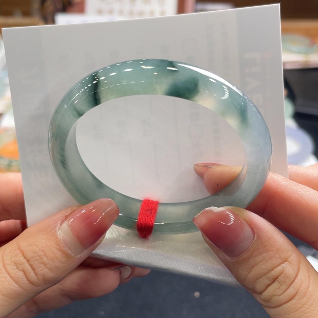 翡翠手镯未镶嵌53贵