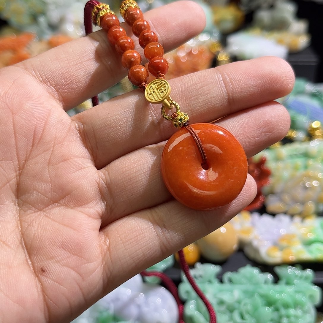 翡翠未镶嵌颈饰待编织