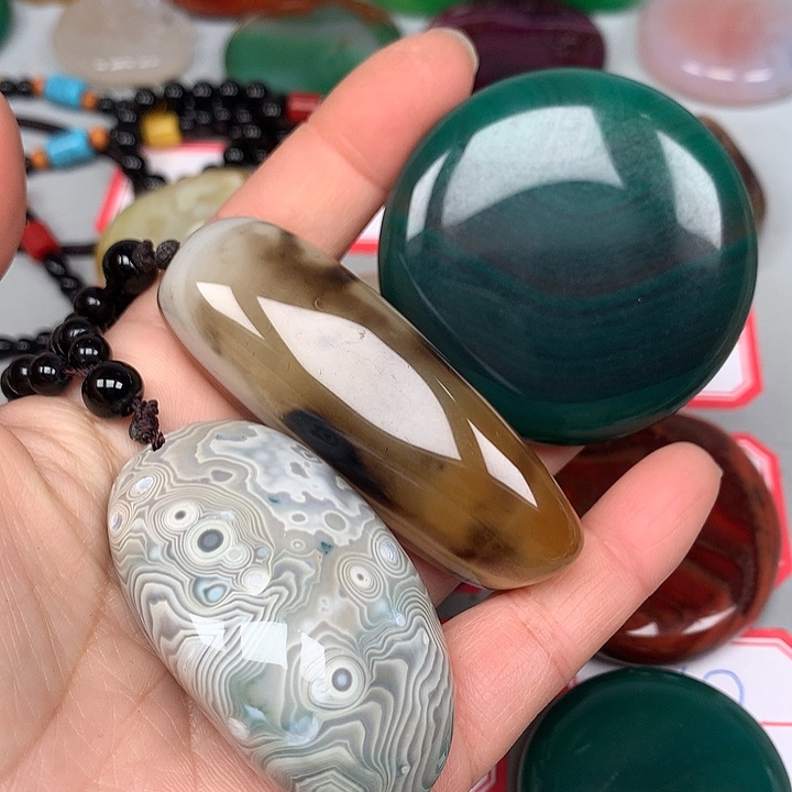 M***h玛瑙/玉髓未镶嵌颈饰